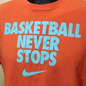 NIKE DRI-FIT Basketball Never Stops graphic tee L